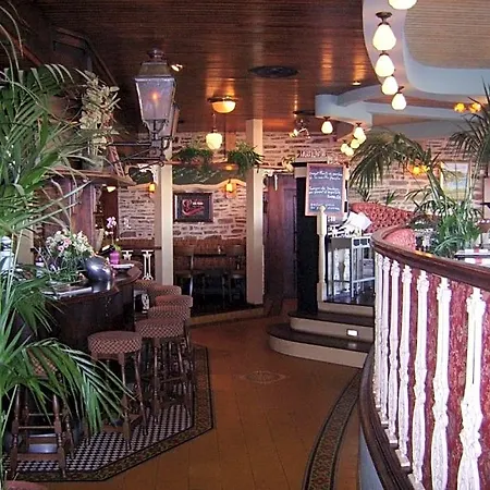 Logis Le Cap Hotel